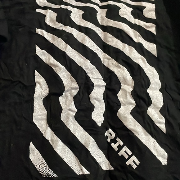 Large Riff T-shirt - Picture 3 of 5